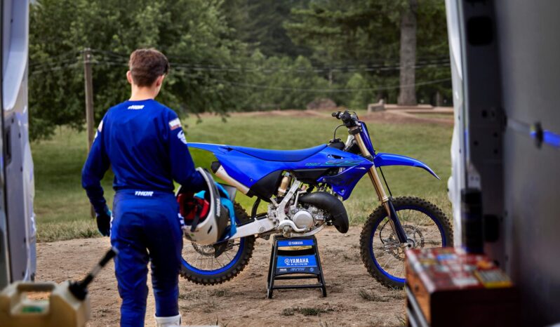 YAMAHA YZ125 2024 pieno