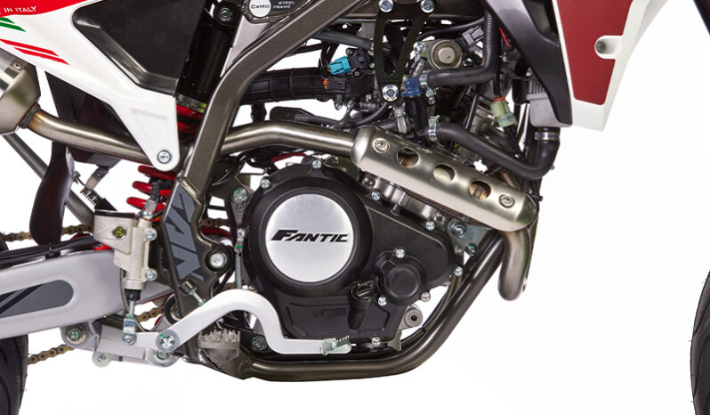 Fantic XEF 125 PERFORMANCE 2021 pieno